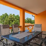 Jasminka By Guide * Peroj