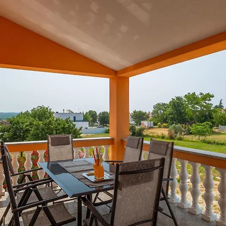 Jasminka By Guide * Peroj