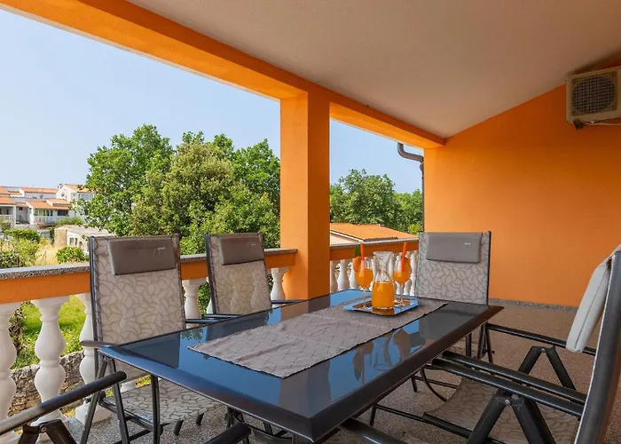 Jasminka By Guide * Peroj