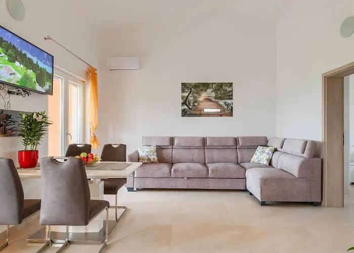 Jasminka By Guide * 佩罗杰