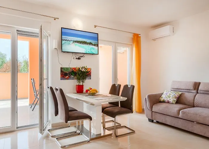 Jasminka By Guide * Peroj